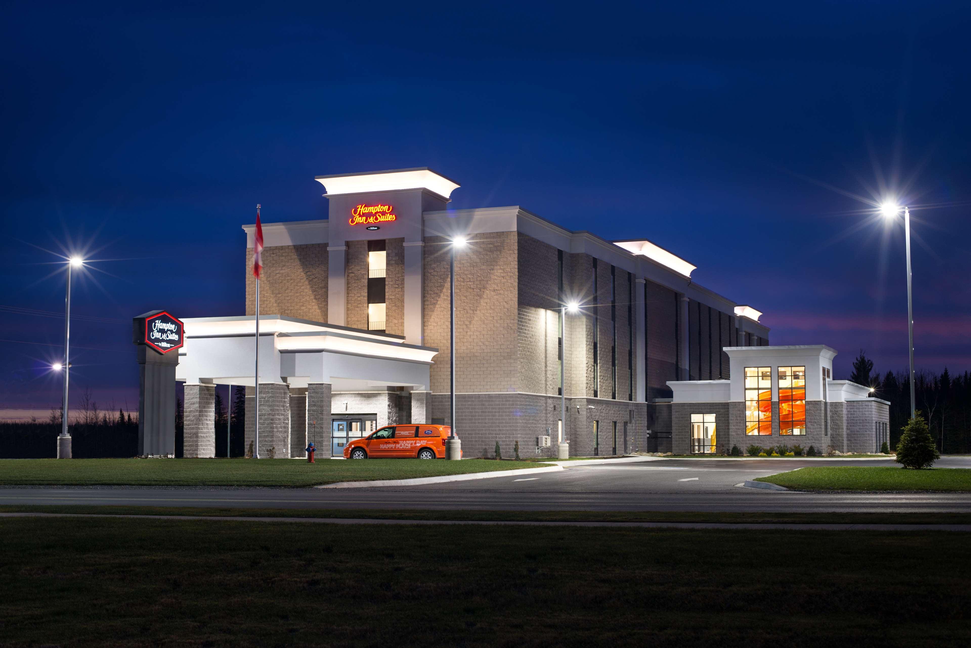 Chateau Fredericton, Trademark Collection By Wyndham Exterior foto